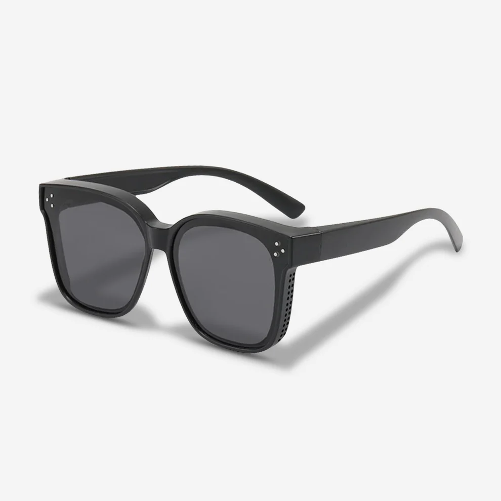 Fits over glasses
